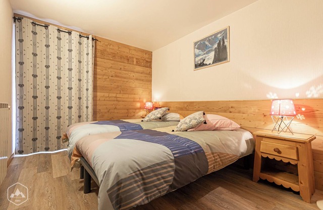 apartment in the heart of the village back to the ski slopes