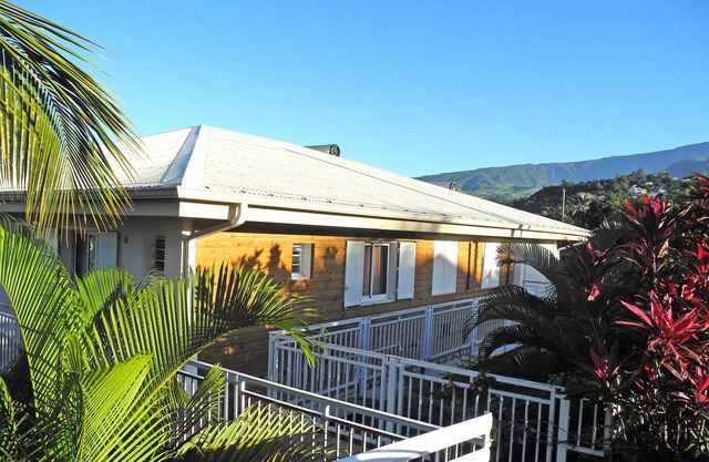 Apartment classified 2 stars in lush greenery near sea and mountains