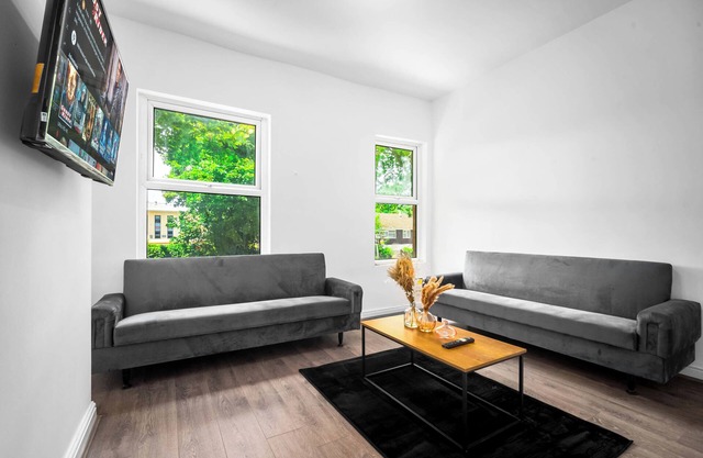 Apartment 1 Bedroom,Sleeps6,Parking