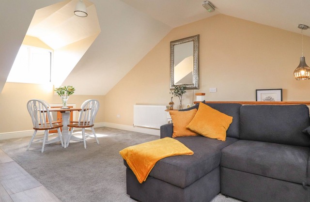 APARTMENT 1, pet friendly, character holiday cottage in Clitheroe