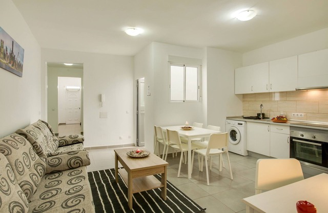 Apartment “1A Van Halen” close to the Sea with Wi-Fi & Fans