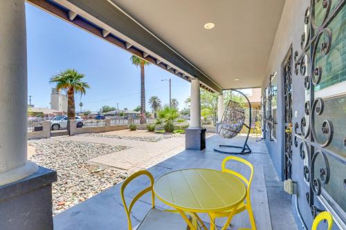 Apartment 2 Mi to Chase Field and PHX Arena!