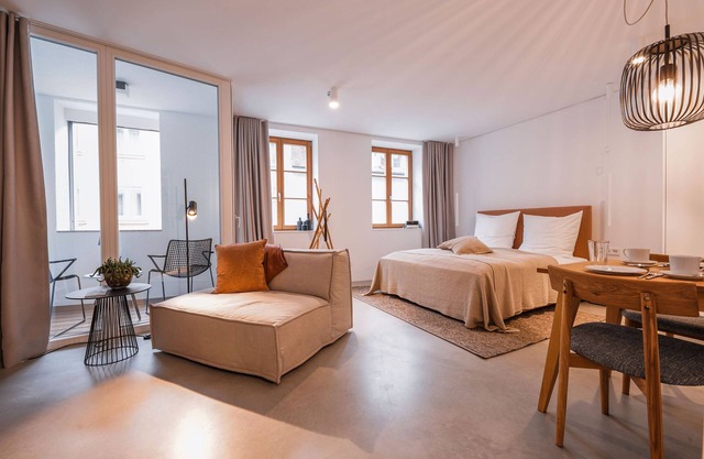 Apartment '2 persons' with covered loggia on the 2nd floor close to the lake
