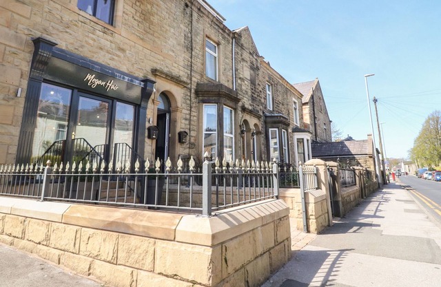 APARTMENT 2, pet friendly, character holiday cottage in Clitheroe