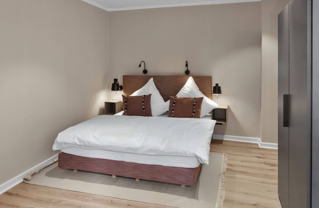 Apartment 2 Plum