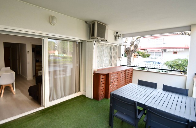 Apartment 2 rooms and magnificent terrace