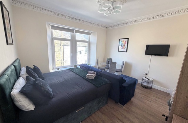 Apartment 4- 216 high street