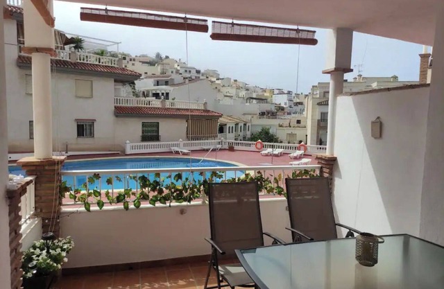Apartment 4 minutes from the beach with pool and parking