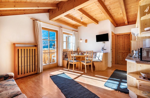 Apartment '4' with Mountain View, Shared Garden and Wi-Fi