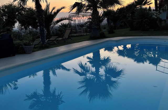 APARTMENT 4km from Bedoin exceptional panoramic view, quiet, swimming pool