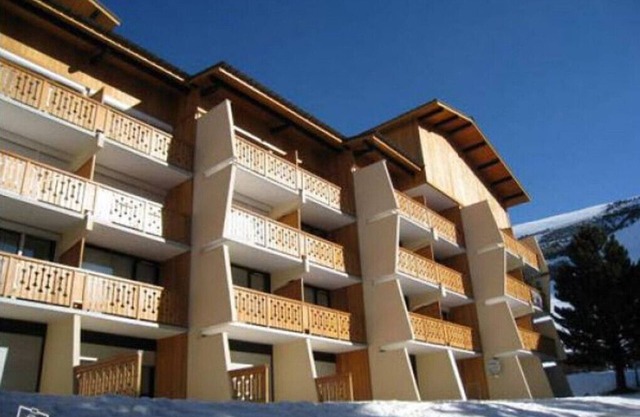 Apartment 5 people, snow front