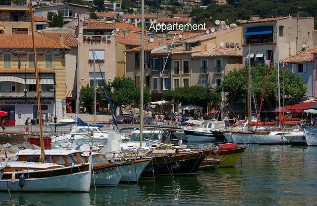 APARTMENT 50m2 IN 1st LINE ON THE PORT, SEA VIEW, AIR CONDITIONING, PARKING