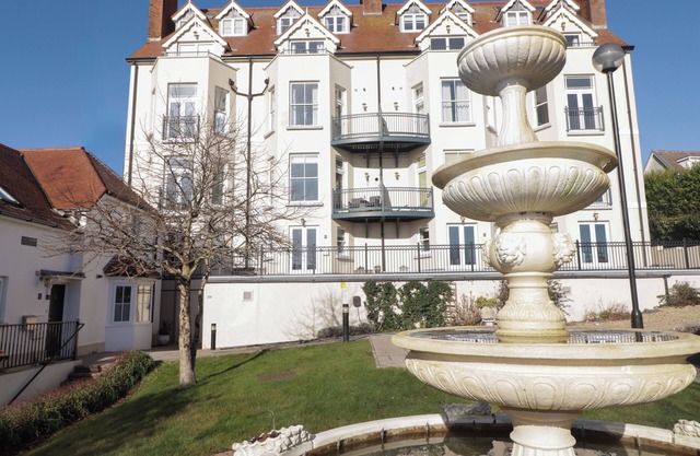 APARTMENT 7 MANSION HOUSE, country holiday cottage in Tenby