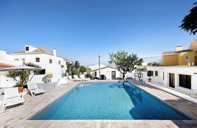 Apartment "A Cerca - E" with Shared Pool, Garden & Wi-Fi