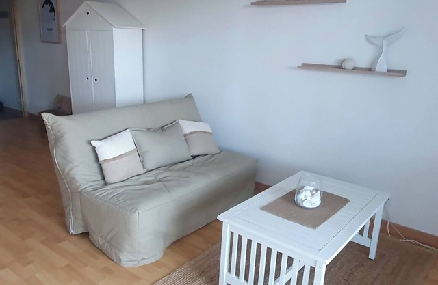 Apartment a stone's throw from the beach