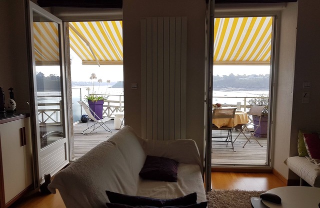 APARTMENT AND TERRACE WITH SEA VIEW