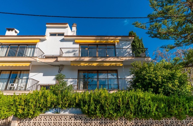 Apartment 'Apartamento Ponent 4' with Private Terrace, Wi-Fi and Air Conditioning