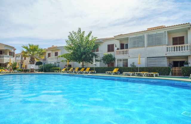 Apartment 'Apartamento Flora' with Shared Pool, Private Terrace and Wi-Fi