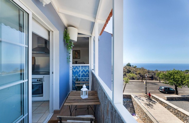 Apartment 'Apartamento El Almendro' with Sea View, Balcony and Wi-Fi