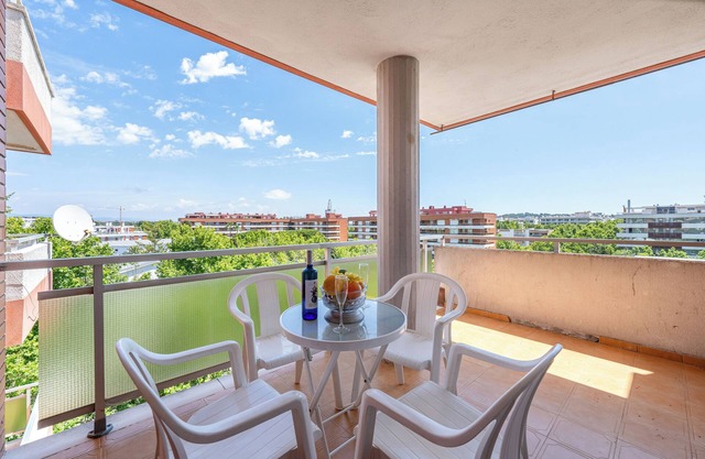 Apartment 'Apartamento Mayor Para 6 Personas' with Private Terrace, Wi-Fi and Air Conditioning