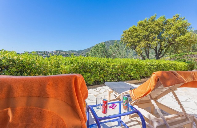 Apartment 'Appart Rez De Jardin Vue Mer' with Sea View, Private Terrace and Wi-Fi