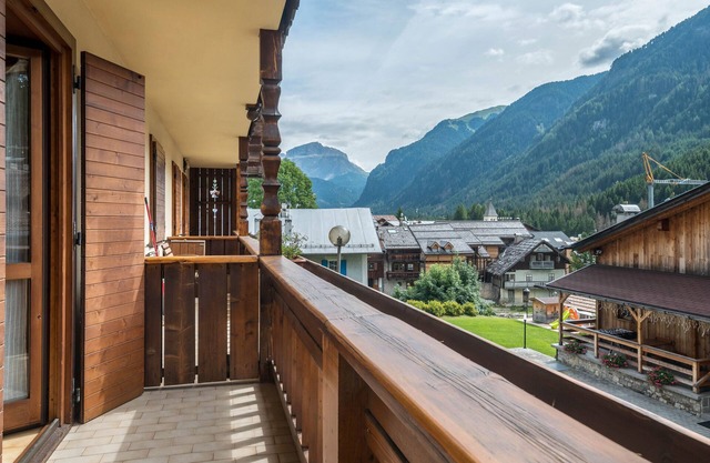 Apartment 'App Negritella Villaggio Ladino' with Mountain View and Balcony