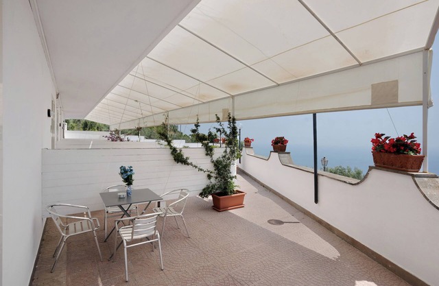 Apartment 'Appartamento Li Galli Standard' with Sea View, Wi-Fi and Air Conditioning