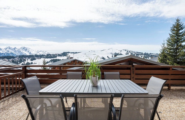 Apartment 'Appartement 4' with Mountain View and Private Terrace