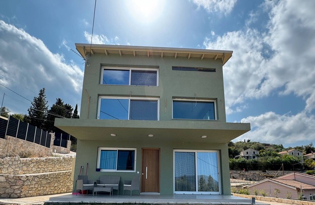 Apartment 'Asmira' with Sea View, Wi-Fi and Air Conditioning