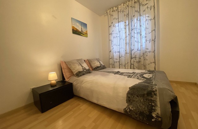 Apartment "Au Clos Celestin" with Private Garden & Wi-Fi