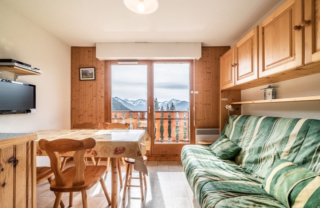 Apartment "Au Col du Corbier" with Mountain View & Balcony