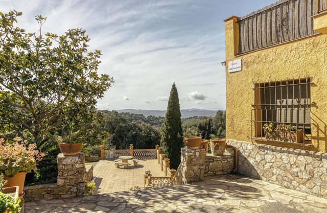 Apartment 'Bajo 2' with Private Terrace, Private Garden and Wi-Fi