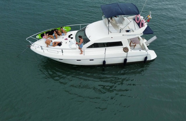 Apartment boat next to the beach