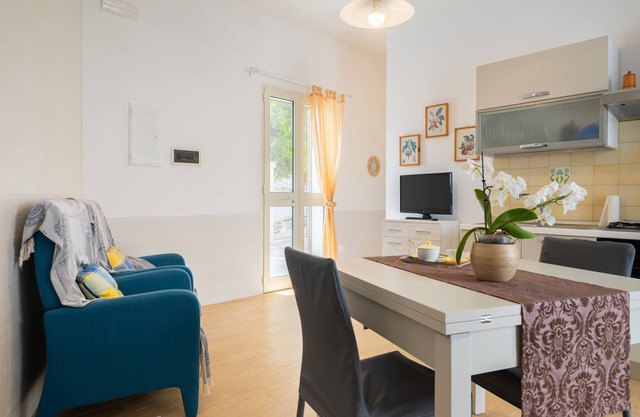 Apartment 'Casa Vacanza Torre Ovo' with Private Terrace, Wi-Fi and Air Conditioning