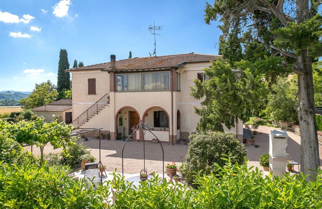 Apartment 'Casa Vacanze Podere San Giusto' with Private Terrace, Private Garden and Wi-Fi