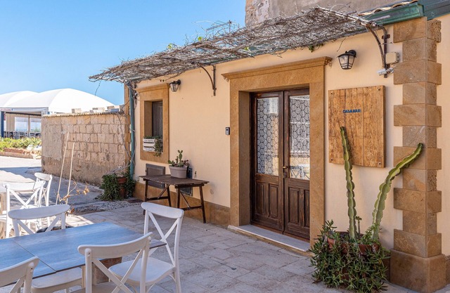 Apartment 'Casamari in the Center of Marzamemi' with Wi-Fi and Air Conditioning