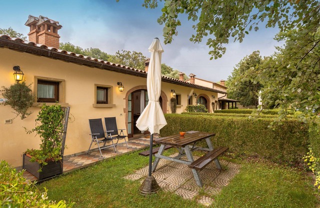 Apartment 'Convolvolo' with Shared Pool, Wi-Fi and Air Conditioning