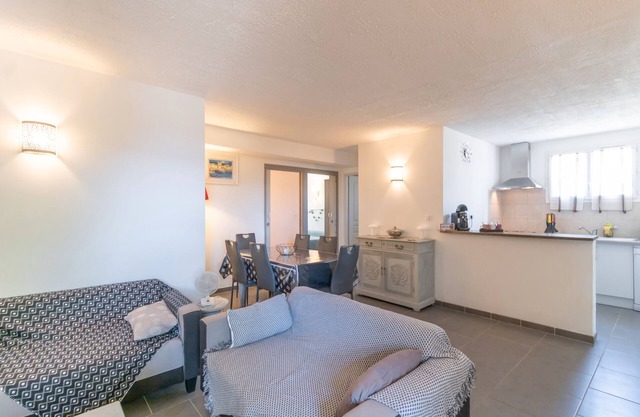 Apartment 'Corse' with Balcony and Wi-Fi