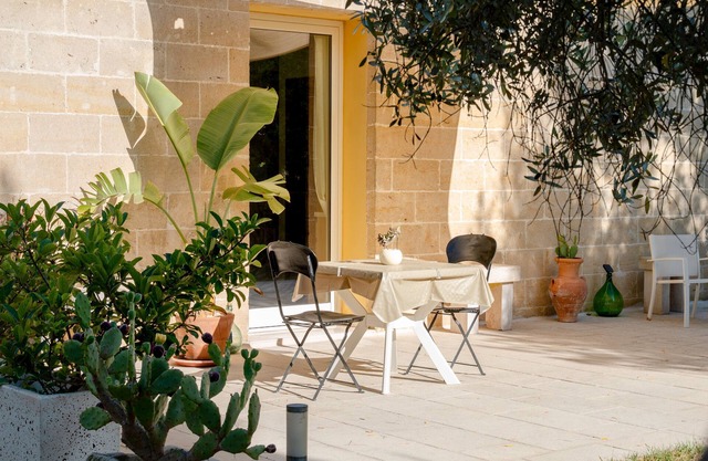 Apartment 'Deluxe - 2' with Sea View, Wi-Fi and Air Conditioning