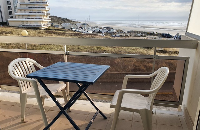 Apartment facing the sea with balcony