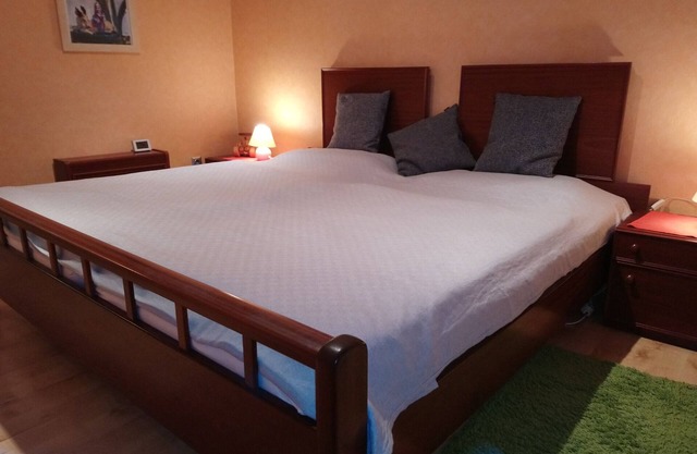 Apartment 'Fewo Altengroden Süd Wilhelmshaven' with Shared Garden and Wi-Fi