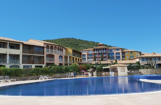 Apartment in secure residence, 5 minutes from the beach and shops