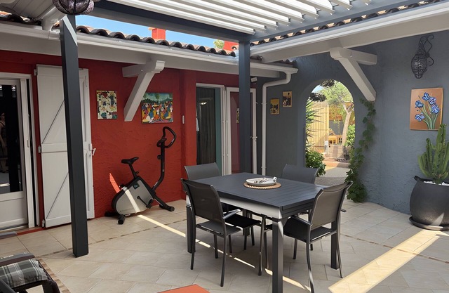 Apartment 'Autour D'un Patio, Proche Mer' with Private Terrace, Wi-Fi and Air Conditioning