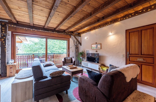 Apartment 'Gîte Chapô Julô - L'horizon' with Mountain View, Private Terrace and Wi-Fi