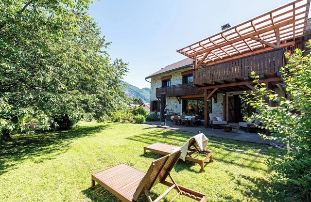 Apartment 'Gîte Chapô Julô - L'originel' with Mountain View, Private Terrace and Wi-Fi