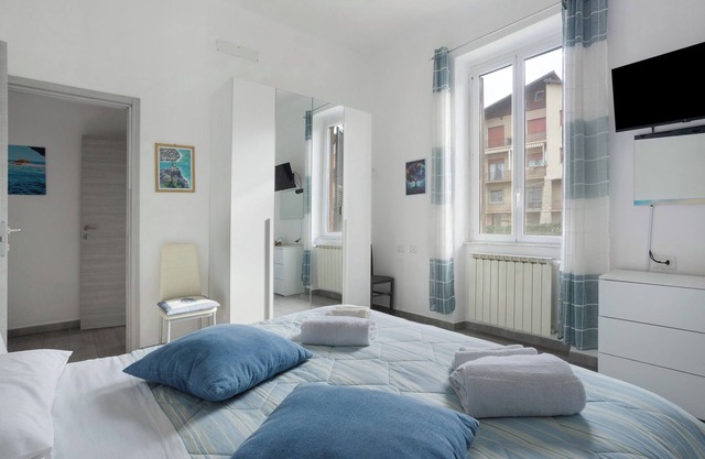 Apartment 'Georgehouse Golfo Dei Poeti 5 Terre' with Wi-Fi