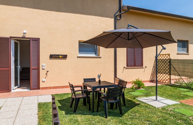 Apartment 'Girasole' with Private Terrace, Wi-Fi and Air Conditioning