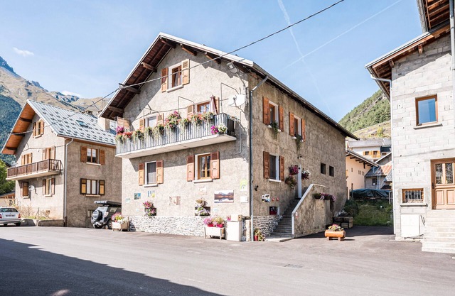 Apartment 'Gîte Val-cenisnLa Gelinotte Cosy' with Wi-Fi