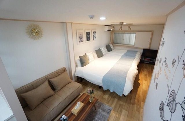 Apartment House White Mansion 201