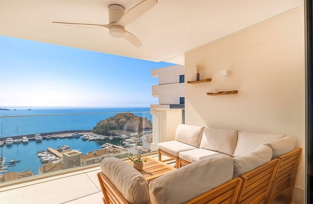 Apartment 'Icon Marina La Ola' with Sea View, Wi-Fi and Air Conditioning